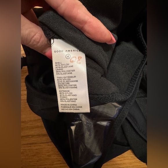 Good American Good Compression Show Up One Piece - Picture 7 of 9